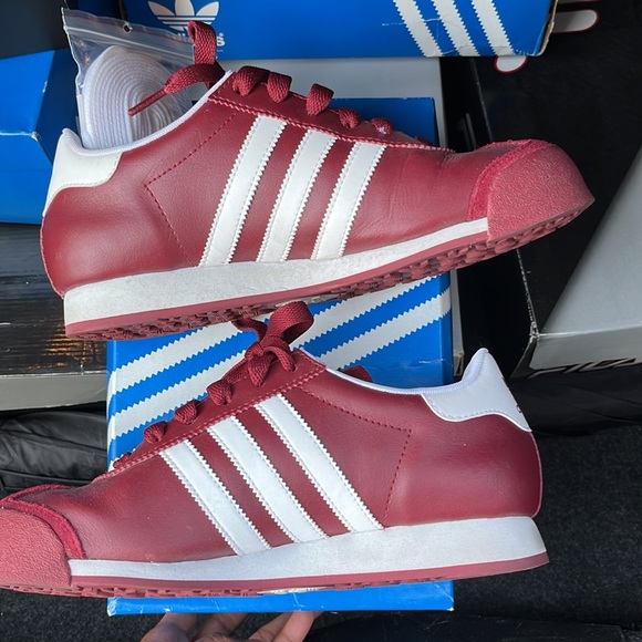 Sneaker - Picture 3 of 5